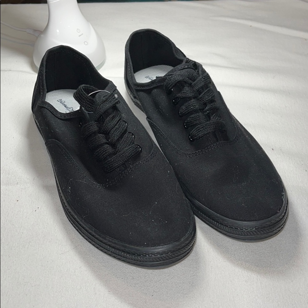 Lunea Apparel sneakers